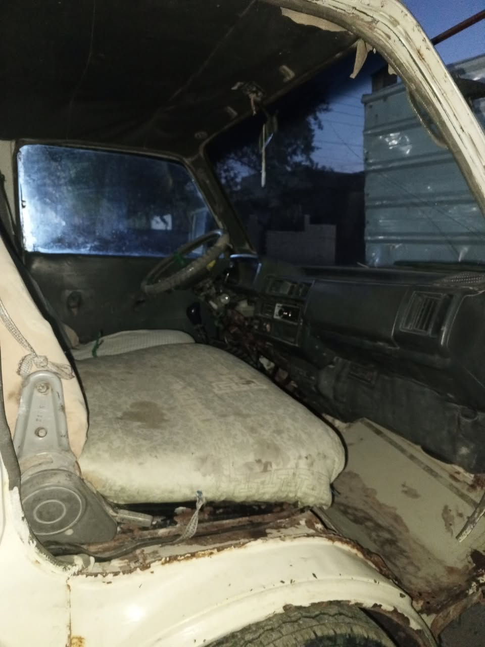 كيا بنكو للبيع 94تخم تاير كير ومحرك واكسن وشاصي مكفولات السعر 40 وبها مجال حك الجيه الرقم ***********
