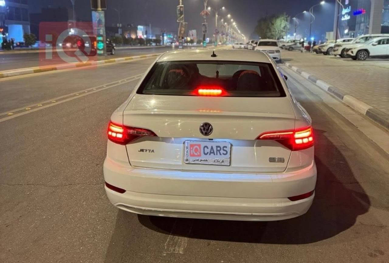 فولكس واكن جيتا

2019 ضربته بس بنيد 
ماشيه 93الف كيلو متر 

السعر 130 ورقه 
***********
