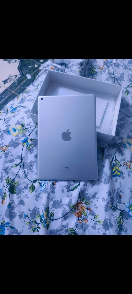 سلام عليكم ايباد 9 للبيع السعر225 وبي مجال قليل حك الجيه العنوان بغداد مدينه الصدر ***********
