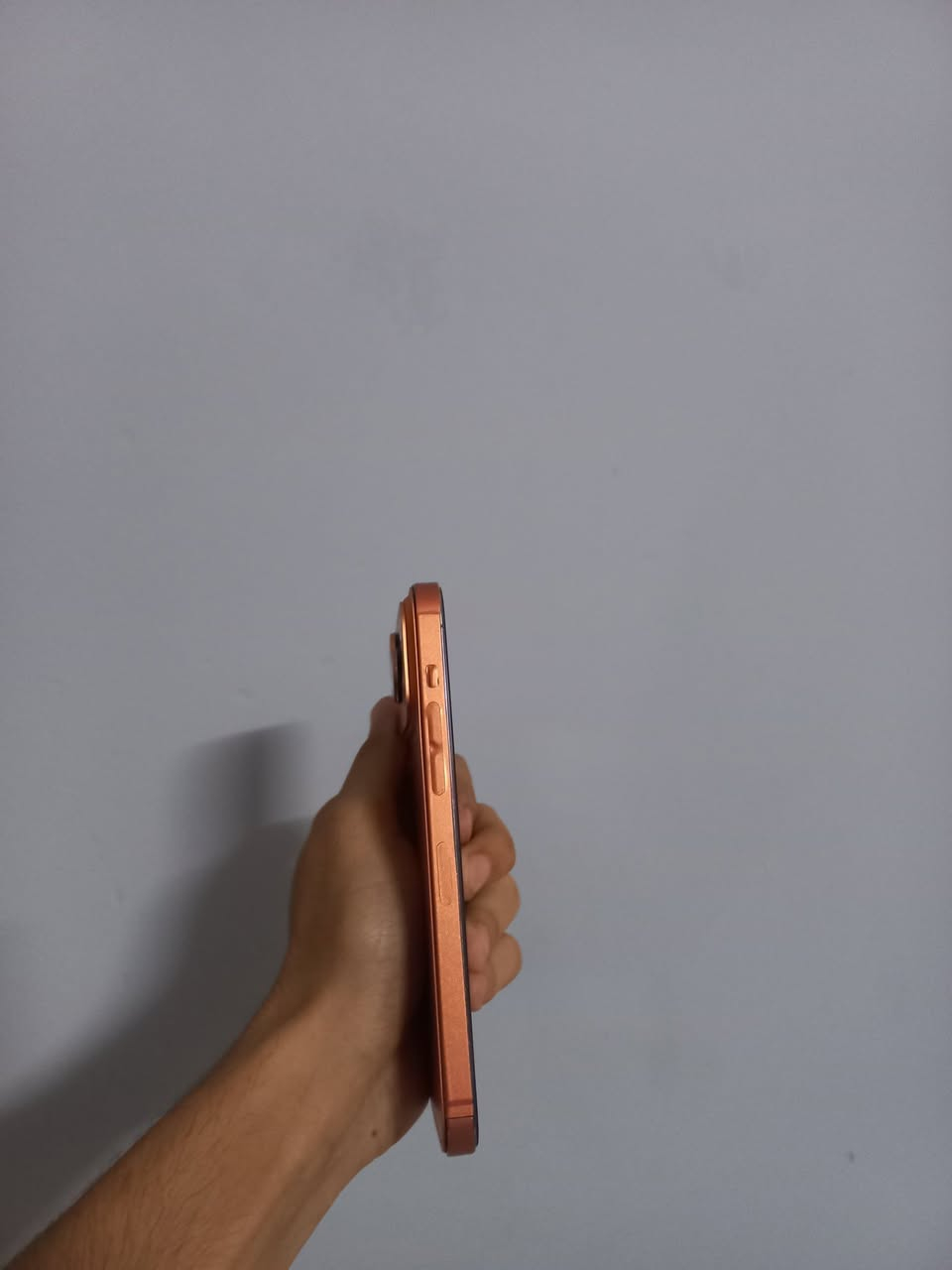 Iphone 14 pro Max
مغلف 17 لون برتقالي 360 درجه
ذاكره 256
نموذج M
بطاريه مبدله اصليه شحن مره وحده بل يوم حسب استخدامك
شاشه مبدل نوعيه اصليه تقره اصليه بل اعدادات
ضهر مفطور بس مماثر عل كامرات ولا عل اداه جهاز
بل اضافه الى شاحنه اصليه مع كيبل تايبسي 
و4 كفرات لل17 وكفرين لل14 
جهاز نضيف استخدام شخصي 
سعر 590 الف مرح تلكه هيج سعر وبي مجال للشراي
مكاني بغداد بلديات للتواصل عل رقم
***********
