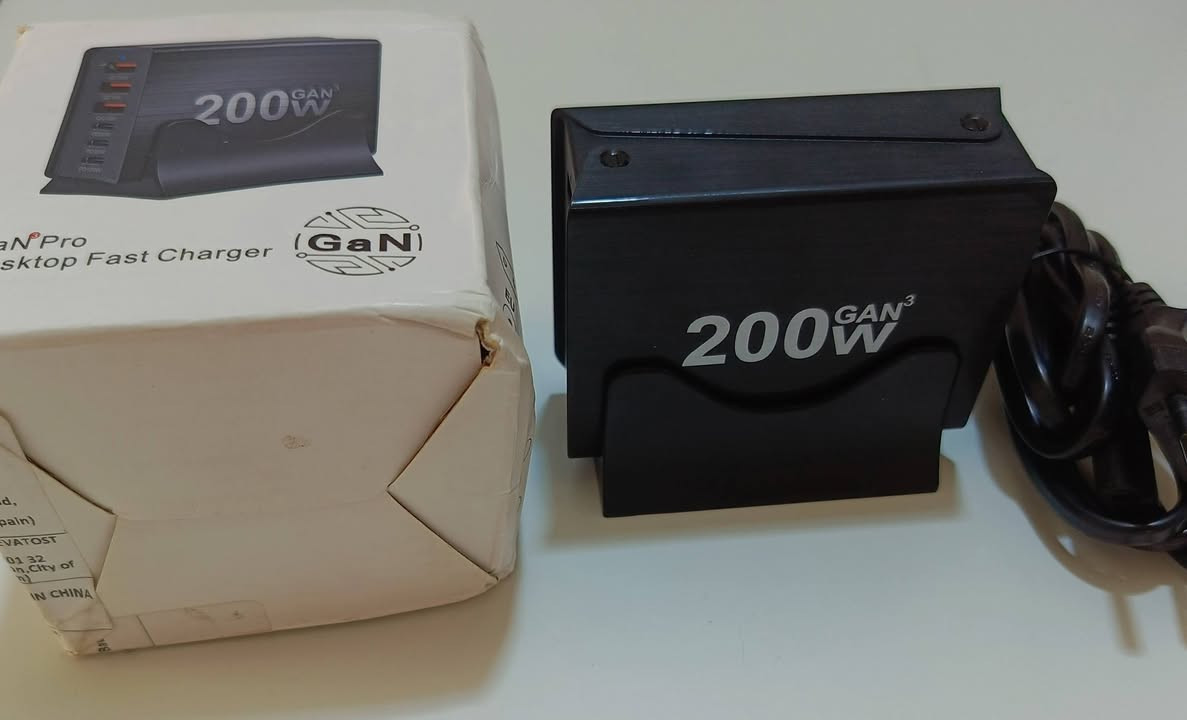 شاحنة ماركة أصلية 200w جديدة 
السعر 30 والتوصيل مجاني
@أبرز المعجبين


**إذا كنت صاحب هذا الإعلان وتريد حذفه لأي سبب، رجاءا أرسل رسالة إلى الدعم الفني**