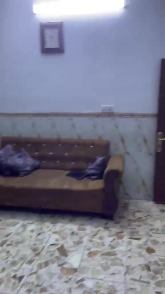 بيت للبيع 
البلديات الضباط منطقه حي الامير نهايه مدرسه زين القوس منطقه مرتبه وخدمات كامله مجاري تبليط كهرباء
مساحه البيت 100متر مربع عقد زراعي 
يحتوي على استقبال غرفه صاله مطبخ 
نقص ستاره فقط 
 
شارع عرضه 6امتار على كد صف سيارتين 
سعر 90وبيه مجال قليل 
للاستفسار 

‭***********‬
