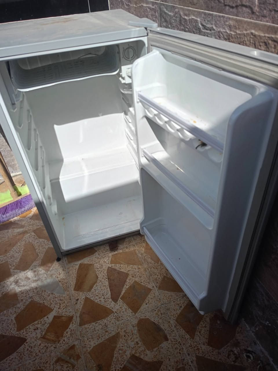 ثلاجي مع ملحقاتها كامله للبيع على غفلي ماتشتغل كانت تشتغل ابيع فحم قفل 30


**إذا كنت صاحب هذا الإعلان وتريد حذفه لأي سبب، رجاءا أرسل رسالة إلى الدعم الفني**