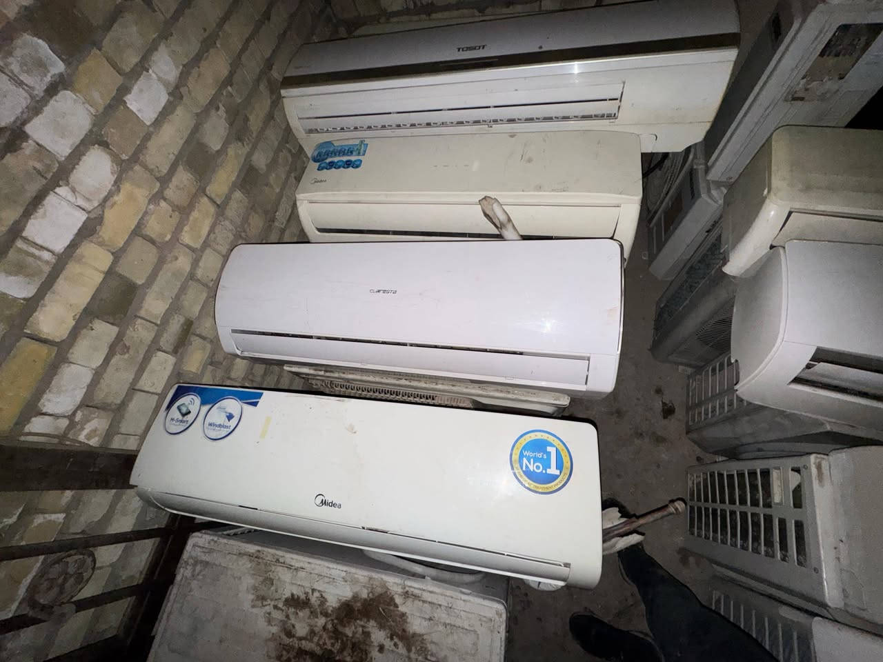 السلام عليكم سبالت عدد 11 خارجيه وداخليه فقط 
الاجهزة بلاديه ع وضع الشركه 

توسوت ٢طن 

توسوت 3طن 

ميديا ٢طن  

ميديا  2طن 

ميديا 2طن 

ميديا 2طن 

جنرال كولد 2طن 

جنرال التايلندي 2طن 

تكما 2طن 

كينود 2طن 
كلير 2طن

البيع شلع 
سعر قفل مليونين  و٣٠٠ قفل 

العنوان بغداد حي اور 
***********
