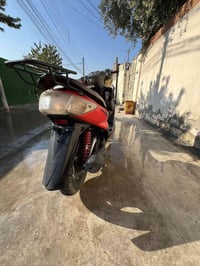 سكنس فحل للبيع دراجه كامله مايعوزها كلشي  فقط كيج السرعه طافي ينرادله ...