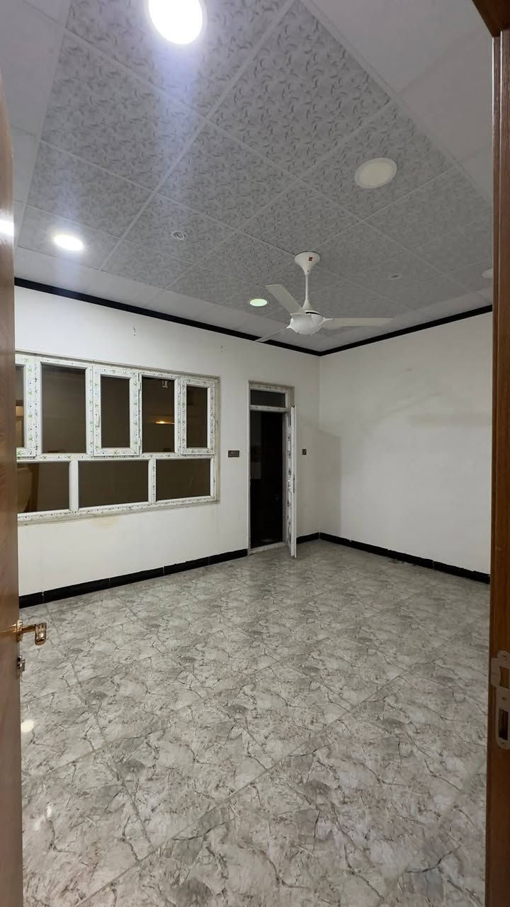 السلام عليكم بيت يجار في الصديق طابق ارضي غرفه هول مطبخ صحيات وستقبال بناء 🏢 حديث فول فول موقع مميزه خلف منتزه الصديق التواصل ***********اسيا ***********
