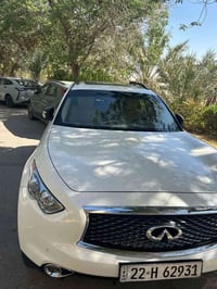عندي انفنتي qx70 خليجي بحالة الوكاله 2019 ماشيه 95000 km للاستفسار 079...