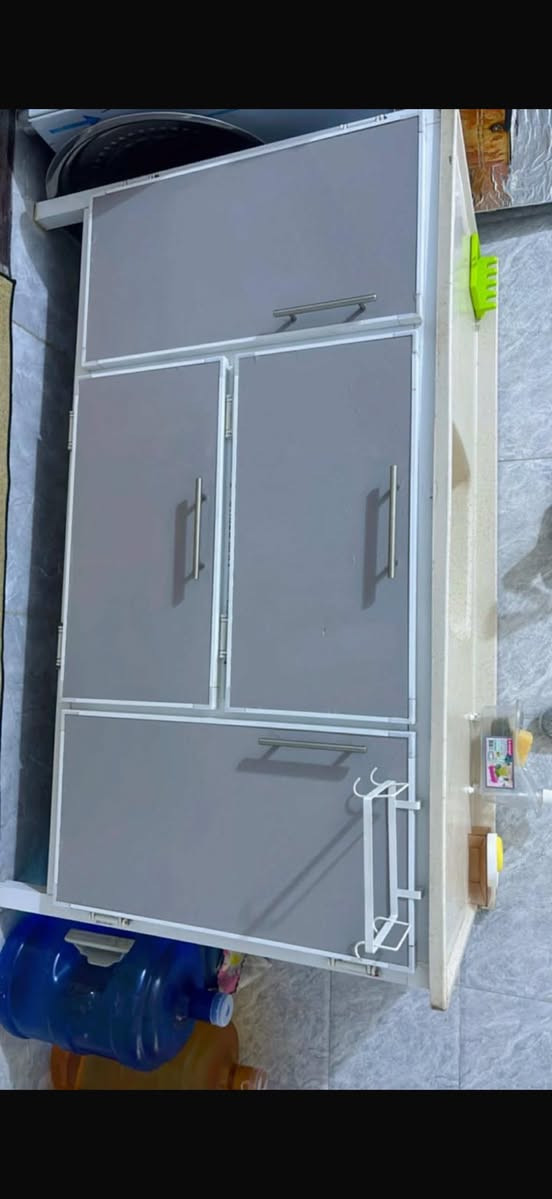 اغراض للبيع الكاونتر ٣٠٠ جديد
المكيفات ١٧٥ ضمان التشغيل
التخم ٢٥٠ 
الكنتور ٧٥
الجرابي الوحده ٢٥
ميز المرايه ٤٠
الاتصال عل الرقم***********
