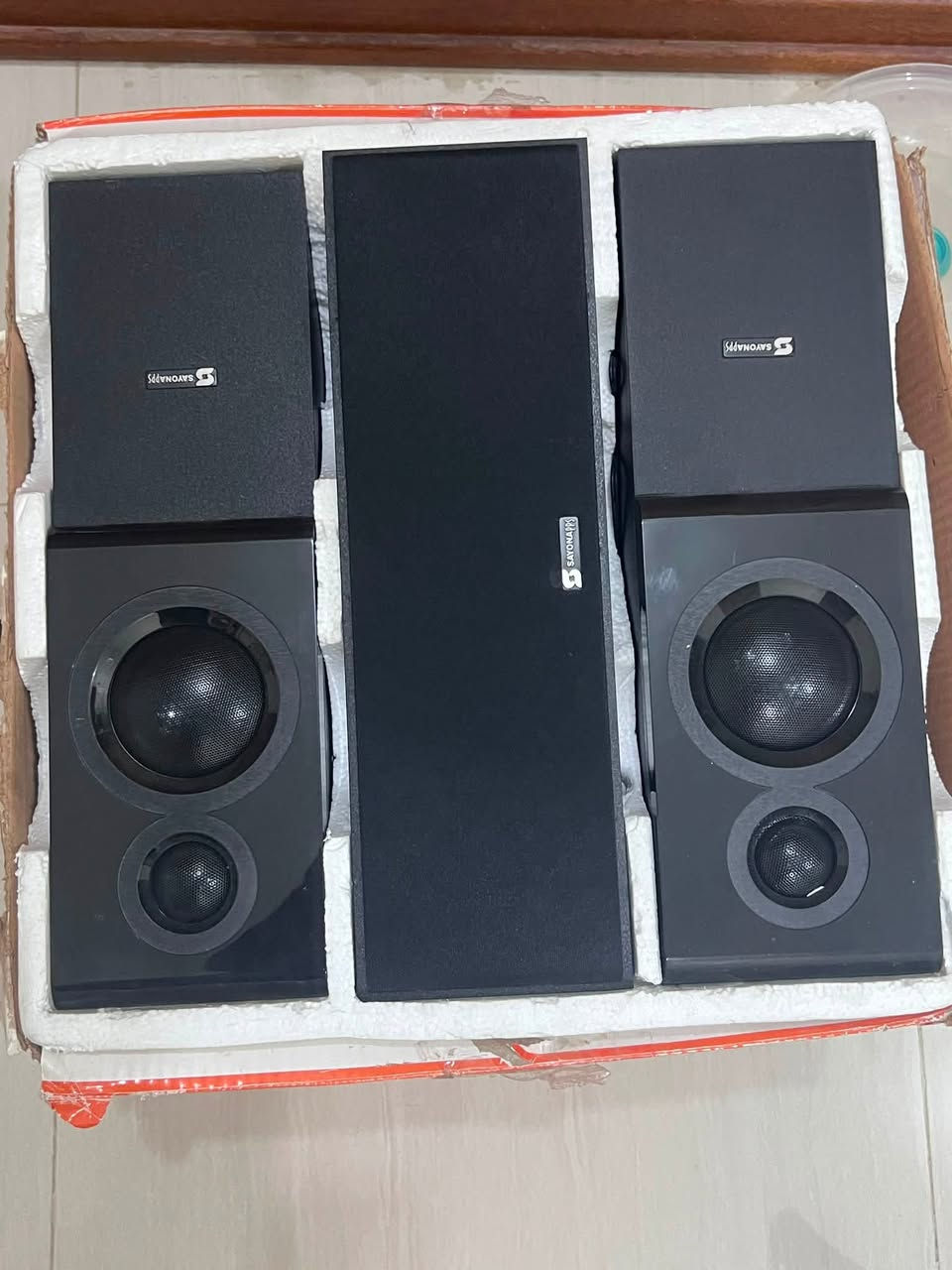 جهاز  SAYONAPPS SHT-1142BT 
نضام صوت عالي من 4 مخارج سماعات 

    الاتصال:
    * Bluetooth
    * USB
    * SD Card
    * FM Radio
    * AUX (RCA)
ريمونت كنترول ، شاشة LED 
قوه الصوت الحقيقيه 15000wp
نقاء الصوت 10/10 قابل للفحص 
كتاب الضمان موجود 

نضيف كلش الجهازواستعماله جداً قليل لاستفشار خاص 
***********

