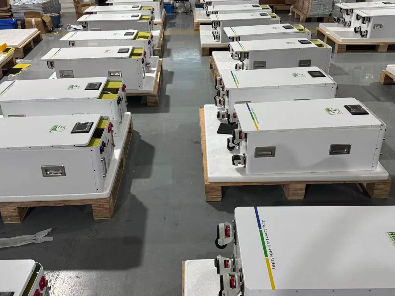 وصول وجبه من بكجات بطاريات الليثيوم كامله جاهزة من مصنع وبخلايا #EVE
الخلايا  الغنيه عن التعريف بقدرة 314A
حجمين متوفر 
حجم 15،3k نظام 51فولت 
حجم 8,4k نظام 25فولت  
🛑خلايا مفحوصه تيستات وصلت أكثر من ٣٠٠ امبير
🛑اكثر من ٨٠٠٠ دورة
🛑 ضمان ٥سنوات وموجوده شركة بلعراق 
🛑 بطاريه تحتوي على نظام إطفاء الحريق بداخلها
🛑 لا تحتوي على لحام مواصله الخلايا ب بازبارات مرنه لسهولة الصيانه
🛑ممكن اصير عامودي وافقي
🛑 نوع bms jk200A
🛑قاطع mccp مع كيبلات DC حراري قطر 35ملم
🛑تتوافق مع جميع الانفيرترات العالميه
🛑عمق التفريغ ٨٠٪
🛑 جمله ومفرد
بغداد القاهره 
وموجود نقل لكل العراق 
***********
