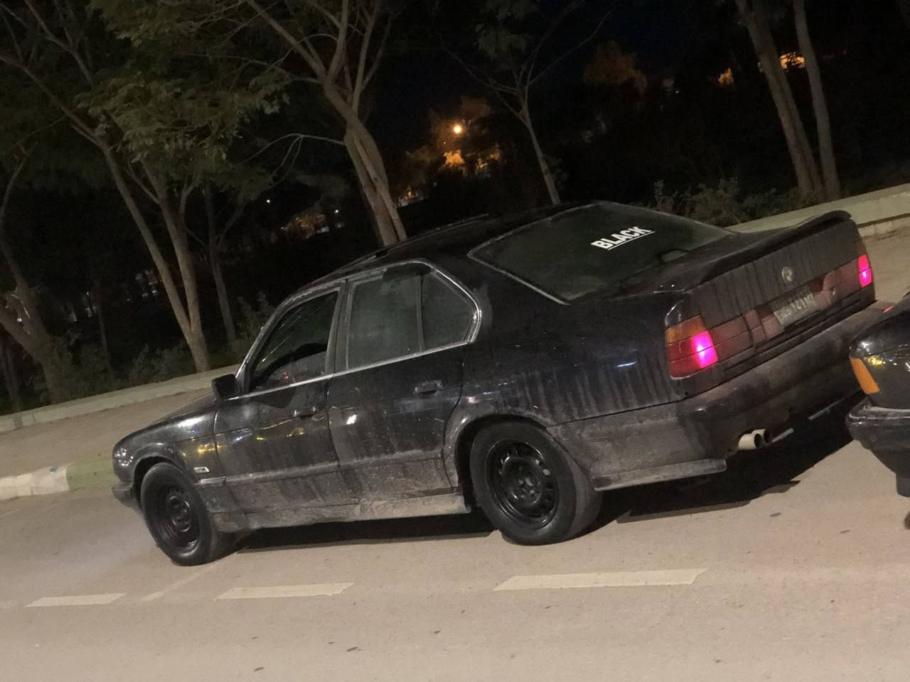 سڵاوی خوا لەهەوولایەک
BMW525
مودێل 1992 
گێڕ عادیە
گێڕو مەکینە بەشەرت
سڵاید
هەڵقەو زینۆن
موسو بڕاوا بەشەرت
سەنەویە بەشەرتی حاسیبە
سعری24مەعمەلە
ئاڵوگۆڕ ئەکەم بەشتێک بەدڵم بێت
شوێن کەلار ***********
