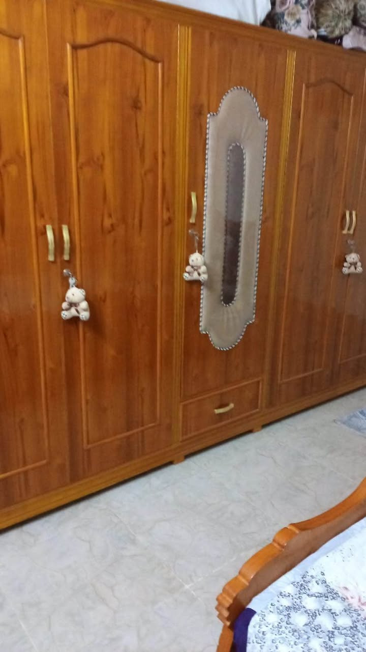 غرفة نوم صاج عراقي نظيفة. خمس قطع. سعرهاا مليون وربع وبيها مجال Singapore


**إذا كنت صاحب هذا الإعلان وتريد حذفه لأي سبب، رجاءا أرسل رسالة إلى الدعم الفني**