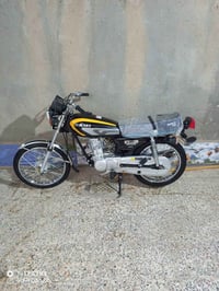 دراجة للبيع بدون اوراق  مكينة مكفولة ما مفتوحة تفاصيل هاذة رقم 0775745...