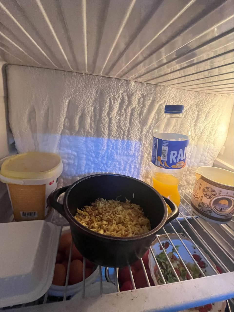 ثلاجه كبيره الحجم نضيفه جدا تجميد فول فوك وجوه وعلى الفحص سعرها 250 وبيه مجال المكان نهايه الشعله منطقه الدهله *********** بغداد, العراق
