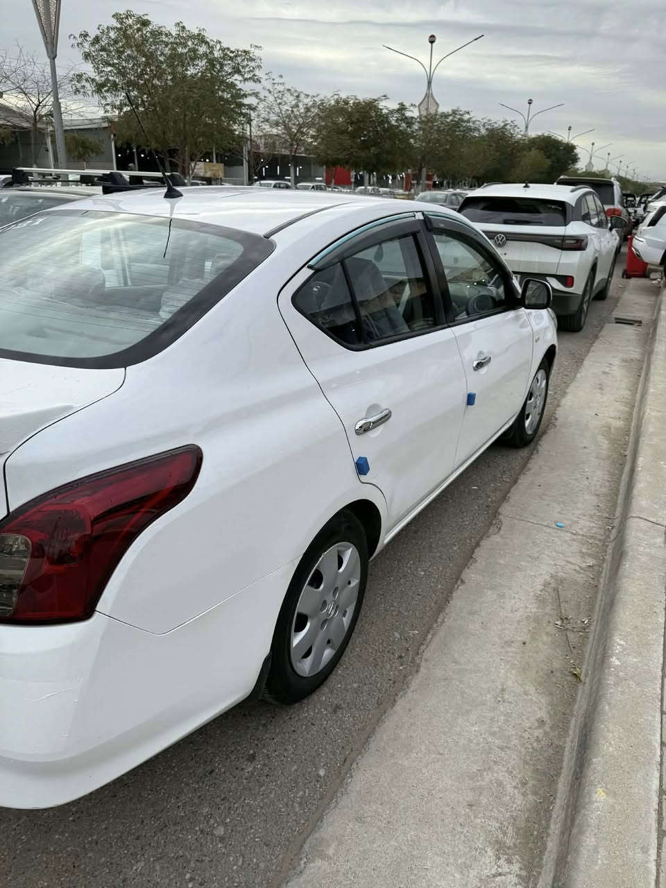 للبيع نيسان صني موديل 21 رقم شمالي
سيارة بدون ضرر بدون صبغ فقط قطعتين بيها تعديل شبر 
صدر محرك كير بشرط دفتر بنزين سيارة بسمي سعر 112 بي مجال عنوان كركوك ***********
