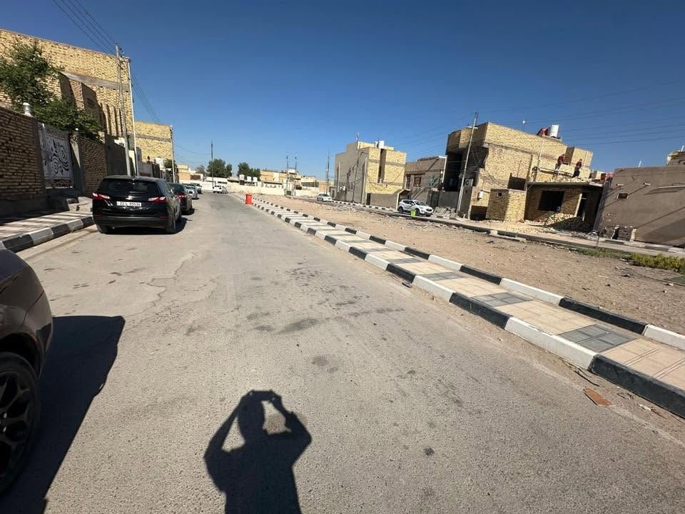بيت طابو صرف ركن على شارعين وعلى ساحه ، الشارع مالته ثلاثين متر المساحة 105 متر طابقين السكك الطريق المؤدي إلى مستشفى بنت الهدى
غرفتين واستقبال وهول وصحيات داخليه وخارجيه . البيت حاليا مؤجر ب400 الف 
سعر البيت 180 وقابل للتفاوض .
الاستفسار 
***********
