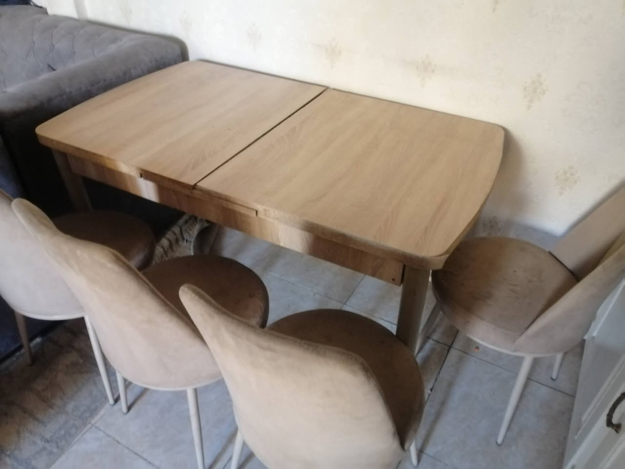 ميز طعام خشب يتكبر ويتصغر وياه خمس كراسي الكراسي نص ونص مو كلش نضاف بس ممكسوره السعر 40 الف قفل


**إذا كنت صاحب هذا الإعلان وتريد حذفه لأي سبب، رجاءا أرسل رسالة إلى الدعم الفني**