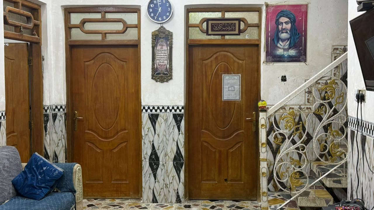 سلام عليكم بيت بالماجدية عل الشط مقابل مستشفى الحكيم تقريبا طابقين  مساحته ١٦٠ م للاستفسار الاتصال ***********
