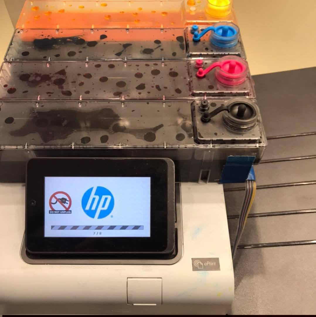 طابعة  hp X555 للبيع بسعر مناسب 
الطابعة كلش نظيفة 
بيها خلل بسيط اللون الازرق بي قطع لا بيها كود ولا بيها
اي شي وتطبع طبيعي فقط اللون الازرق بي قطع 
وياها منظومة حبر خارجية تجيك مفولة حبر 
السعر 250 الف وبيها مجال وموجود توصيل لكل العراق 
للاستفسار ***********

