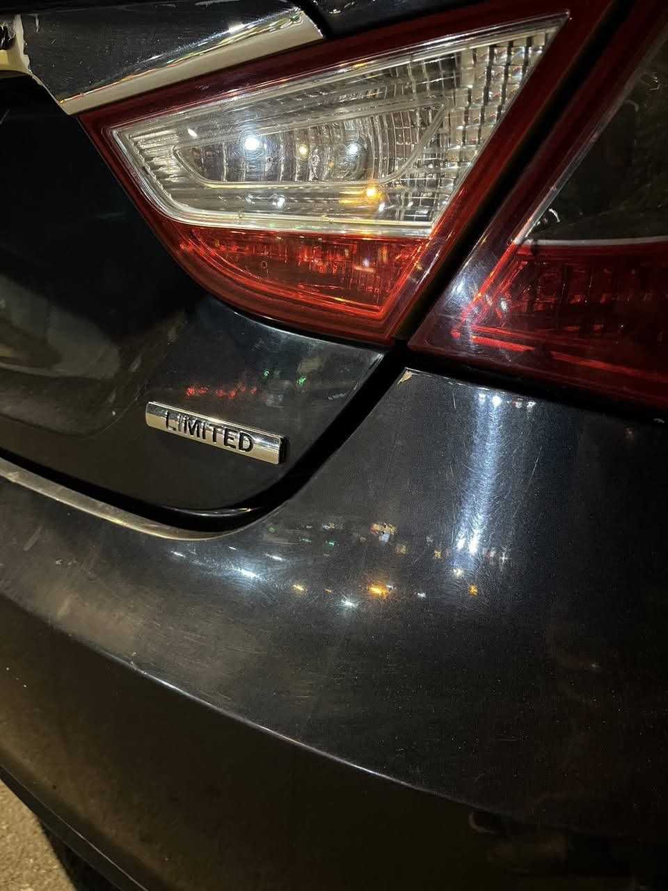 سلام عليكم للبيع سوناتا مديل2013وارد امريكي حادثها طخه بل بجم خفيفه بيها بس البنيد ابدل الباقي كله ليبل واحد مكفوله عدا حادثها مال امريكه سياره حلوه او كامله مابيها كل نقص بيها صوت راجز بس اول ما اشغل او يكطع 
فول موصفات لمتدد 
كشنات تدفه تبريد خلفي او امامي 
سلايت روف 
تحكمات
بصمه 
فول موصفات ال لمتدد معروفه علا فئه 
مكينه 2400GDi
صور الحادث ناشرها
مكانها بغداد الكاضميه
السعر 107او بيها مجال 
اي ستفسار***********
