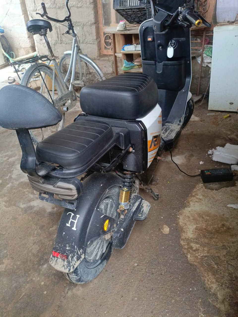 السلام عليكم شباب سعر بلاش
دراجه شحن للبيع R11 
سرعته 120
شركه ونلي الاصلي معرض الاخوين 
موديل الدراجه 2026   والبطاريات هم 2026 
 خمسه دبل كبار 32 امبير 
الدراجه بعدهي جديده ما مستخدمه هواي والمواصفات معروفه 
سعر 470 وبيه مجال حك الجيه 
المكان بصره شط العرب تنومه 
الرقم ***********
