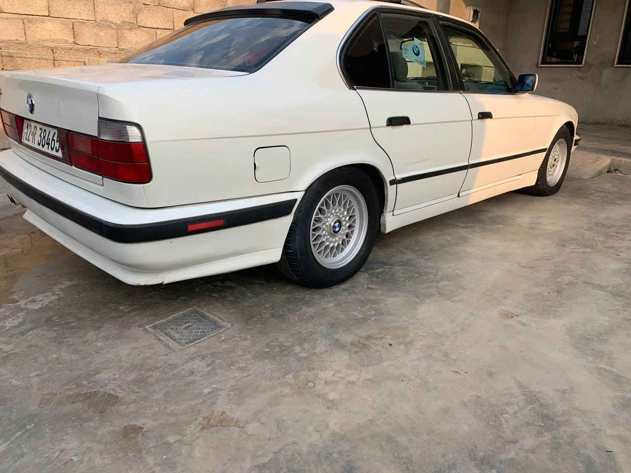 BMW 1991 525Ai
فول فوله 
گئر و مه كينه به شه ره ت
نمونه له جواني 
هيجي نيه بئ ده عم بئ سبوخ 
ره قه م و سه نه وي هه زه هه موي تازه نوئ كرايه 
به ناوي خؤمانه ته عويل وه كاله به شه رت
اروس
***********
