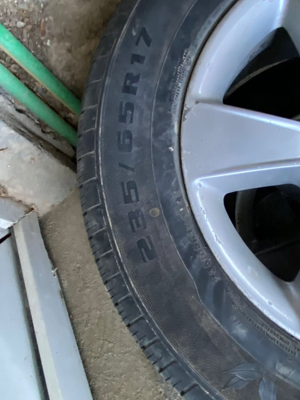 تخم ويل كب مع تخم تايرات قياس ٢٣٥/٦٥/٧٠ سعرها ٣٠٠ مكانه بغداد موبايلي ***********
