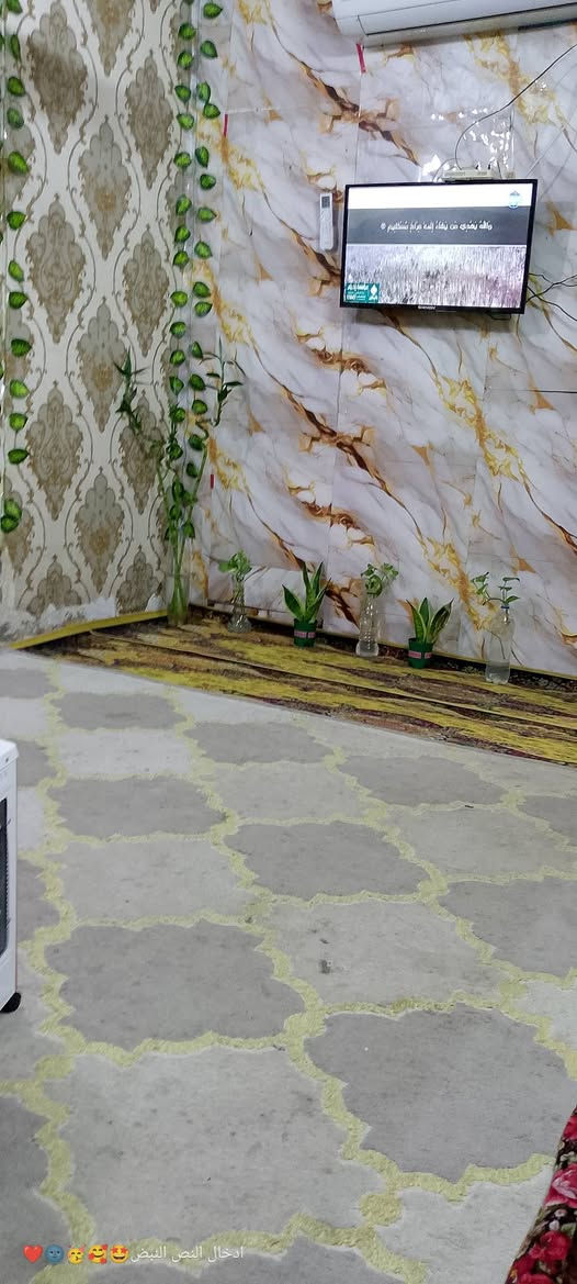 السلام عليكم بيت تجاوز في الزعفرانيه محله 950 للبيع قرب اسواق حمودي 25مليون وبيه مجال علمن البيت تشجير ومرقم ***********
