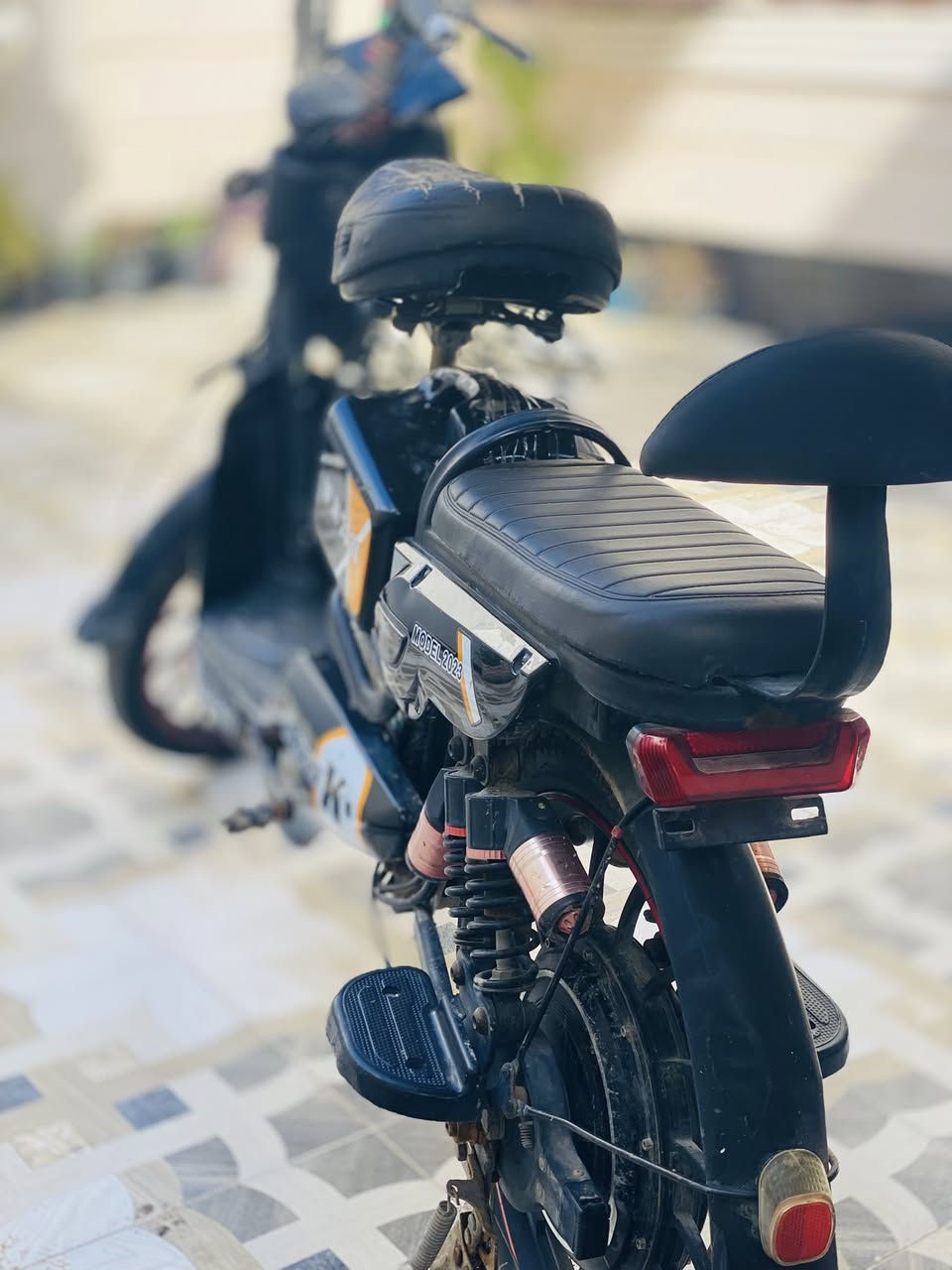 سلام عليكم دراجة شحن كاملة مكملة أي نقص مابيهة كلهة شغالة موديل ٢٤ بطاريات شرط عل فحص مكاني ديالى بعقوبة سعر ب٢٢٠وبيهة مجال رقم لهاتف ***********
