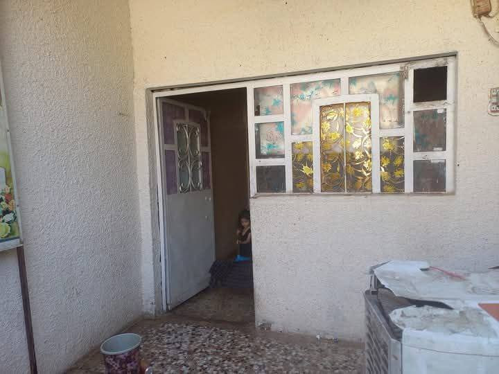 دار للبيع غرفتين واستقبال  او صاله اوملحقاتهه الغرفتين فوك سندويج منطقه حي الرحمه الشماعيه -لحد يدخل خاص غير موجود ارجو الاستفسار هذا الرقم  *********** السعر 120 او بيه مجال مساحه 150
