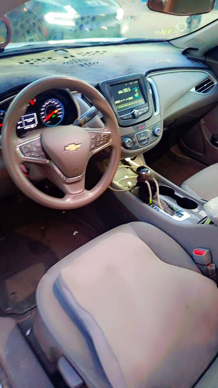 السلام عليكم ماليبو خليجي محرك ٢٥٠٠ جديد كلش بيها فقط صبغ جاملغ ايمن امامي وبارد بالباب الخلفي سنوية لحد ٢٠٣٠ باسمي مراوس اوبيع السعر ١٤٠  للاتصال ***********
