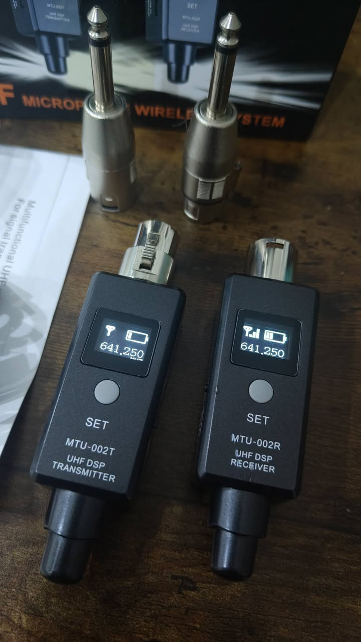 نظام ميكروفون لاسلكي UHF من طراز MTU-002R، والذي يُستخدم لتحويل الميكروفونات السلكية إلى لاسلكية.تتكون المجموعة من جهاز إرسال (Transmitter) وجهاز استقبال (Receiver) مزودين بشاشات LCD لعرض التردد وحالة البطارية.يعمل النظام بترددات تتراوح بين 470-940 ميجاهرتز ويتميز بنقل إشارة مستقر على مدى يصل إلى حوالي 30 مترًا.


**إذا كنت صاحب هذا الإعلان وتريد حذفه لأي سبب، رجاءا أرسل رسالة إلى الدعم الفني**