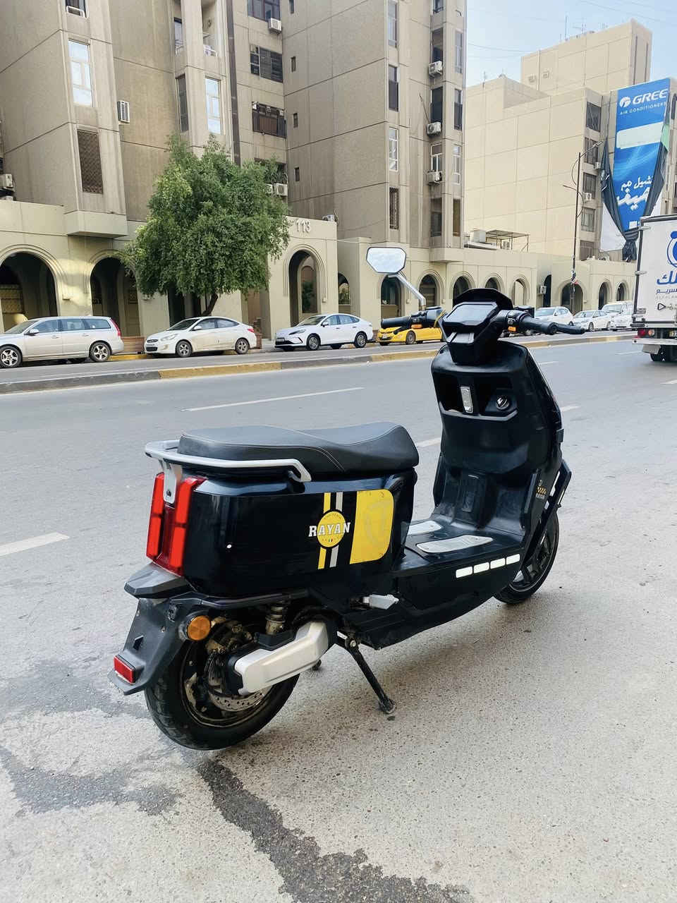 ✨ دراجة الريان – وحش الكون ✨
🚩 من الصانع العملاق TAILG العالمية – موديل 2025

🔰 المواصفات:
🛞 ملف 2000 حقيقي
🔋 6 بطاريات كرافين كاربون جل كولد – 35 أمبير ⚡ 72 فولت
🚀 سرعة حقيقية 80 كم/س بتحكم 3 سرع
📏 مسافة مقطوعة بالشحنة الواحدة: 70 – 60 كم (حسب الاستخدام والسرعة والوزن المحمول)
♻️ ميزة إعادة شحن البطارية عند استخدام البريك
🔄 نظام الرجوع للخلف R
🛑 بريك هايدروليك دسك بكفاءة عالية
🌀 دبلات هايدروليك أمامي وخلفي – راحة ونعومة على الطرق
📺 شاشة رقمية لعرض المعلومات والسرعة
🔑 بصمة عدد 2 + تشغيل عن بعد
🚨 جهاز إنذار ضد السرقة
💺 كشن سياحي مريح لشخصين
📦 مساحة تخزين واسعة تحت الكشن
🔌 منفذ شحن UPS للموبايل
💡 لد لايت أمامي عالي الوضوح + رماش عالي/واطي
🔴 بك لايت لد بتصميم مميز
🌟 لد أمامي وجانبي نهاري/ليلي عصري
🚦 إشارة رباعية لزيادة الأمان
🦾 استاند عدد 2 (وسطي + جانبي)
⭕ إطارات 12/90/90 متينة وعملية
💧 مقاومة كاملة للماء – Water Proof 🔥 (ضد المطر والرطوبة والظروف الجوية الصعبة)

مكاني بغداد الغزاليه
‭0787 075 9296‬
