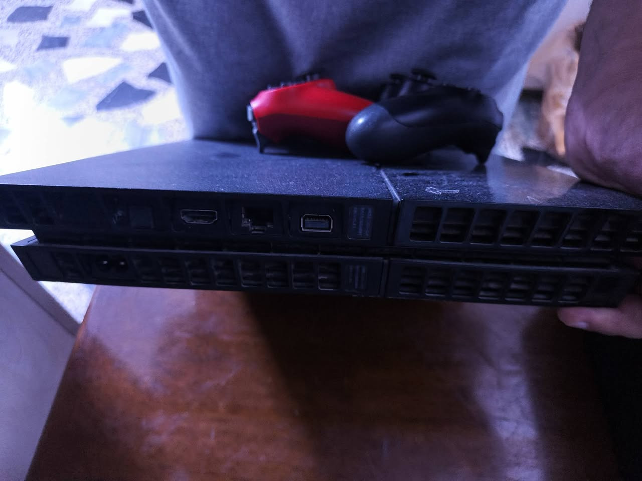 بلي فور PS4 مهكر قرص
شغال ونظيف كل نقص مابي وعالفحص
مهكر اي لعبة تعجبك تگدر تنزلها انت وتضيفها لو تودي لابو البليات اغلى لعبة بألف
ملحاقتة كاملة الجهاز وياه يدتين والكيبلات + يو بي اس يشغلك ياه 10 دقايق
رايدة ب285 الف
مكاني بغداد الدورة
متواجد خاص او رقمي 
***********
