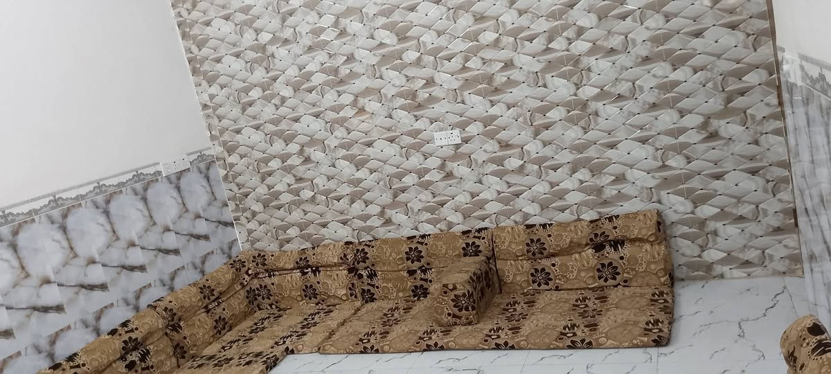 السلام عليكم 
كعده عربيه (ديوان)للبيع كلش حلو ومرتب ونظيف الطول 10متر والعرض 3ونص
 يتكون من 17مخده و9دوشك و9تكيه و3زوايه
السعر 250وبي مجال للشراي للتواصل ***********
العنوان بالشطره
