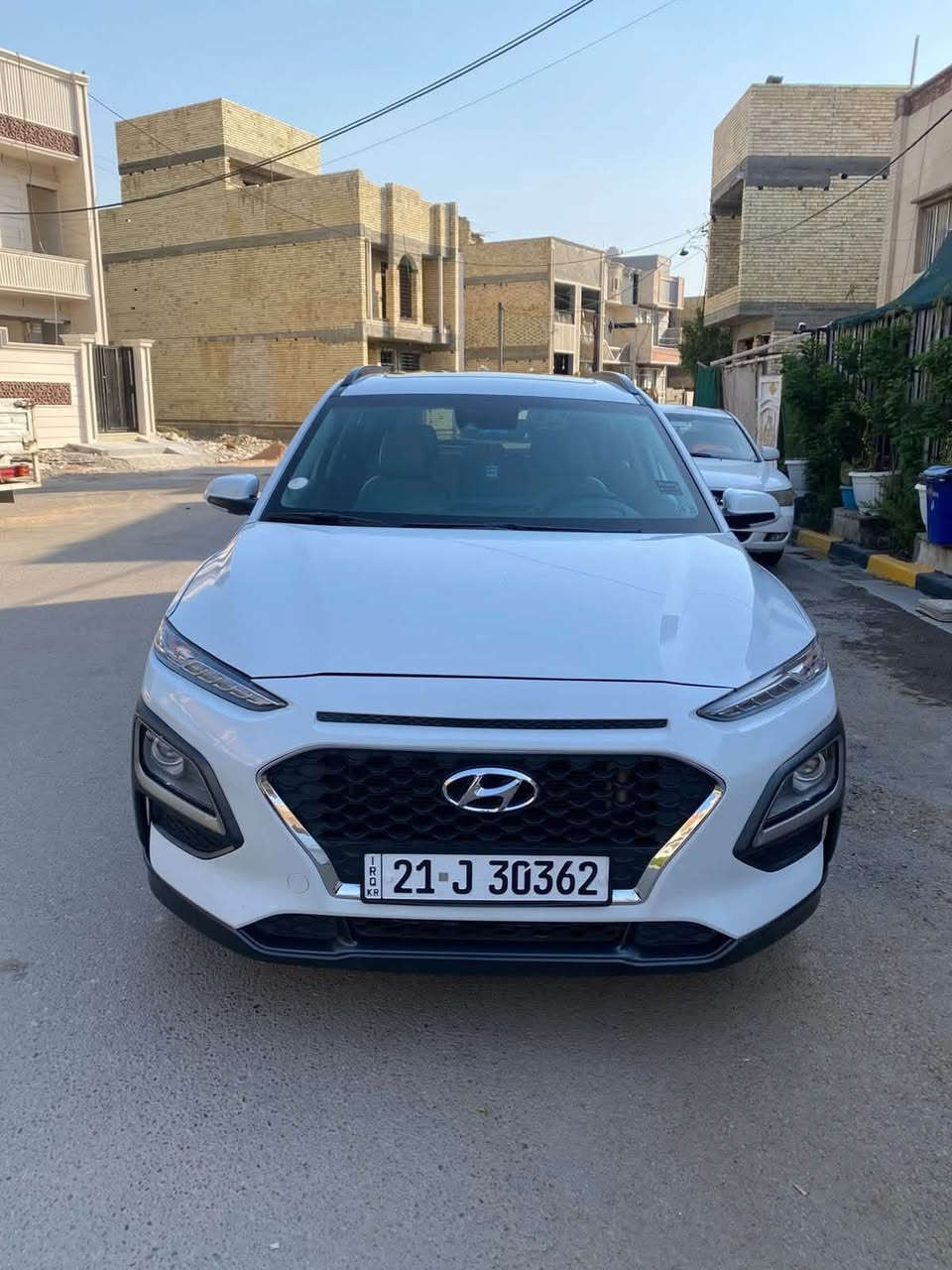 🚘 للبيع | هيونداي كونا 2020 فول مواصفات (1/1) – مواصفات خاصة ونادرة 🚘

📍 الموقع: بغداد – كفاءات السيدية

🤍 اللون: أبيض كذّابي

🚗 ماشية 61 ألف ميل، قابل للزيادة (استخدام يومي).

✔️ قطعة واحدة فقط صبغ (بنيد) بدون أي دواخل.
✔️ يوجد بارد بسيط جدًا بباب السائق، غير مؤثر ومذكور بكل شفافية.

المواصفات:
✅ فتحة سقف
✅ بصمة تشغيل + بصمة الأبواب + بصمة الصندوق
✅ شاشة كبيرة
✅ GPS
✅ Apple CarPlay
✅ نظام صوت Infinity (9 سماعات)
✅ داخلية أبيض ملكي
✅ مقاعد جلد كهربائية
✅ تبريد وتدفئة للمقاعد
✅ تشغيل عن بُعد
✅ ثلاث وضعيات قيادة
✅ محرك 1600 تيربو 🚀
✅ دفع رباعي (4WD)
✅ Head-Up Display (داتا شو)
✅ رادار أمامي
✅ رادارات جانبية
✅ نظام تحديد المسار
✅ مصابيح LED/Xenon أمامية وخلفية
✅ إشارات بالمرايا
✅ أضوية جانبية مع لف الستيرن
✅ جنوط كروم
✅ تبريد البيانو

✨ نسخة بمواصفات خاصة ونادرة، نظيفة جدًا وتستحق المعاينة، والفحص خير دليل.

📞 للجادين فقط، التواصل على الخاص أو الاتصال.
سياره هزة جديده وتحويل مباشر وكاله ما اسوي فقط تحويل مال جناي اتصل وبيك خير وتدلل
