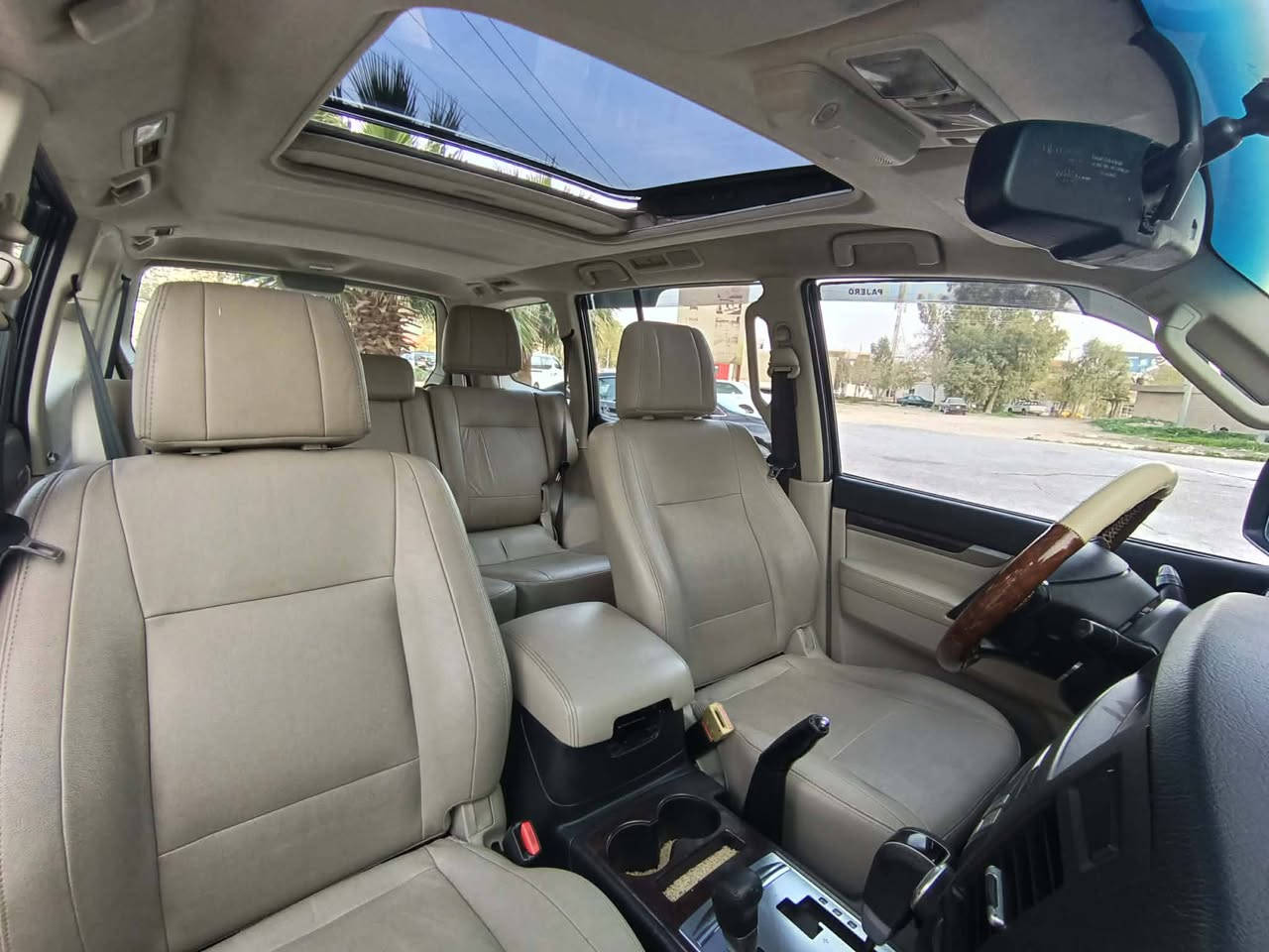 سلام عليكم بايجيرو موديل 2014 فول موصفات كشنات جلد كهربايه حبتور السيارة جديده مكفوله من الصبغ والتبديل والمحرك والحداديه والكير والتبريد وتخم تاير كفاله عامه وتحويل مباشر رقم سليمانيه اواي تفاصيل اتصل وني حاظر ‭***********
