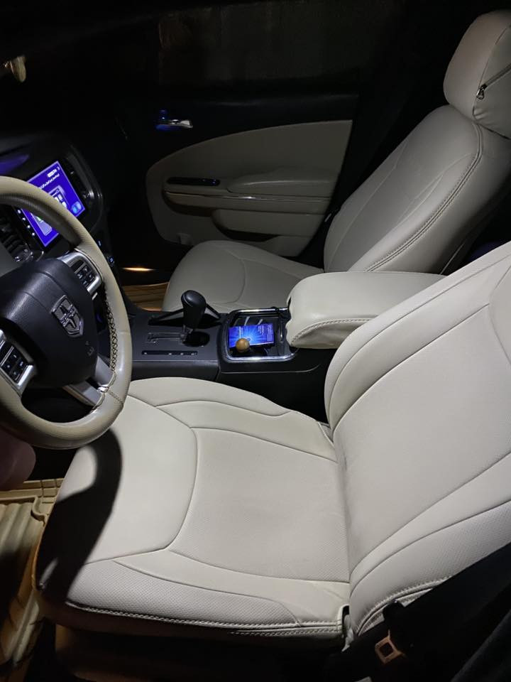 جارجر 2013 وارد كندي 🇨🇦 فقط باب السايق تبديل اصلي نفس اللون  رقم اربيل سنويه جديده 29 مواصفات عاديه كير عصا داخل عسلي *********** سعرها 165 $
