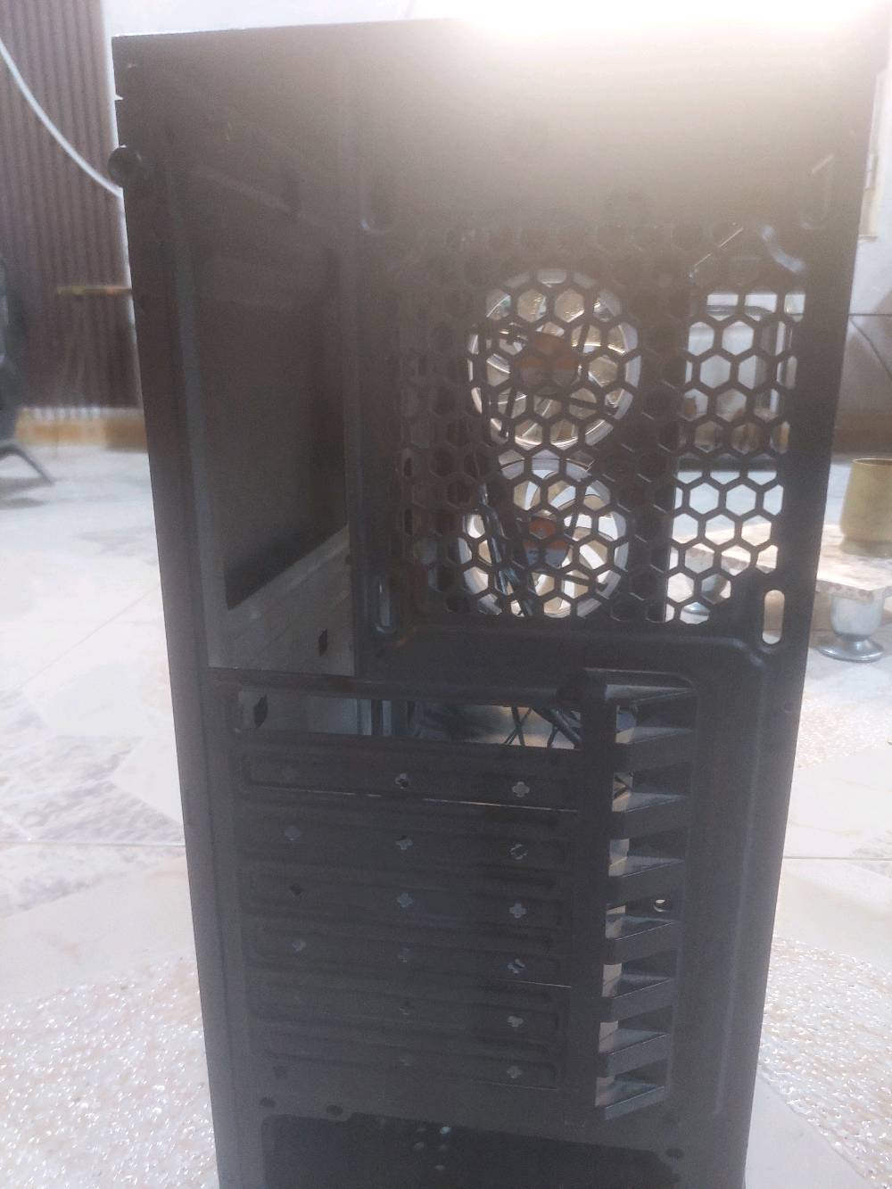 pc للبيع  سعر 100الف قفل