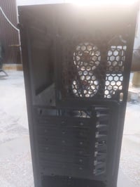 pc للبيع  سعر 100الف قفل