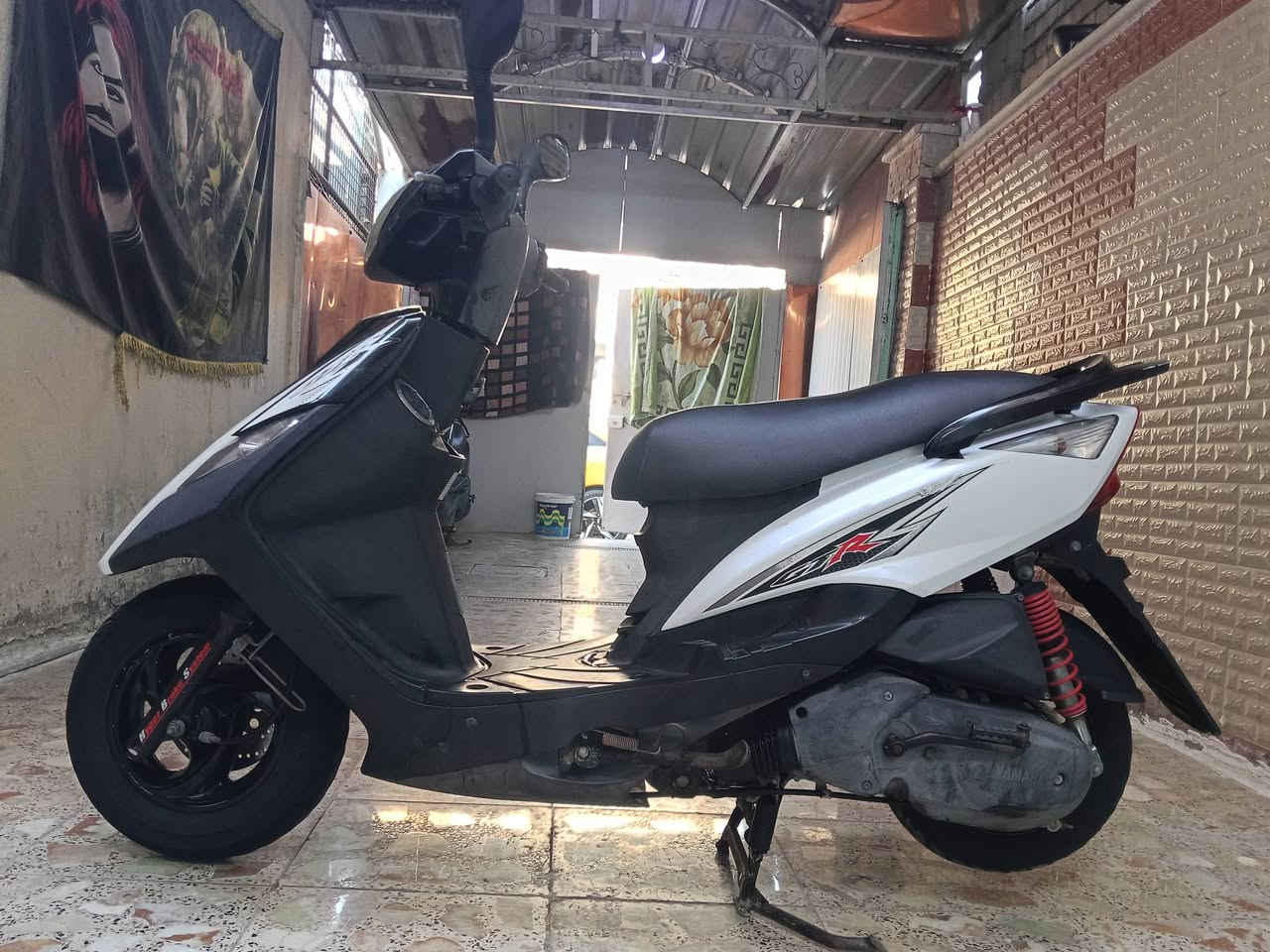 دراجة ماكس ثعلب رمبة جديدة
سرعة 140+ كابريتر بلادي + اسلف اصلي 
كفرات اصلية ومختمه ختم واحد مع محرك 
محرك ناعم ومكفول كفاله عامه وراقها ابسمي 
كهربابات عدادات كيجات دبلات كلها شغال 
الشراي يتصل ***********
شرط جيب فيتر وتعال فحص براحتك
