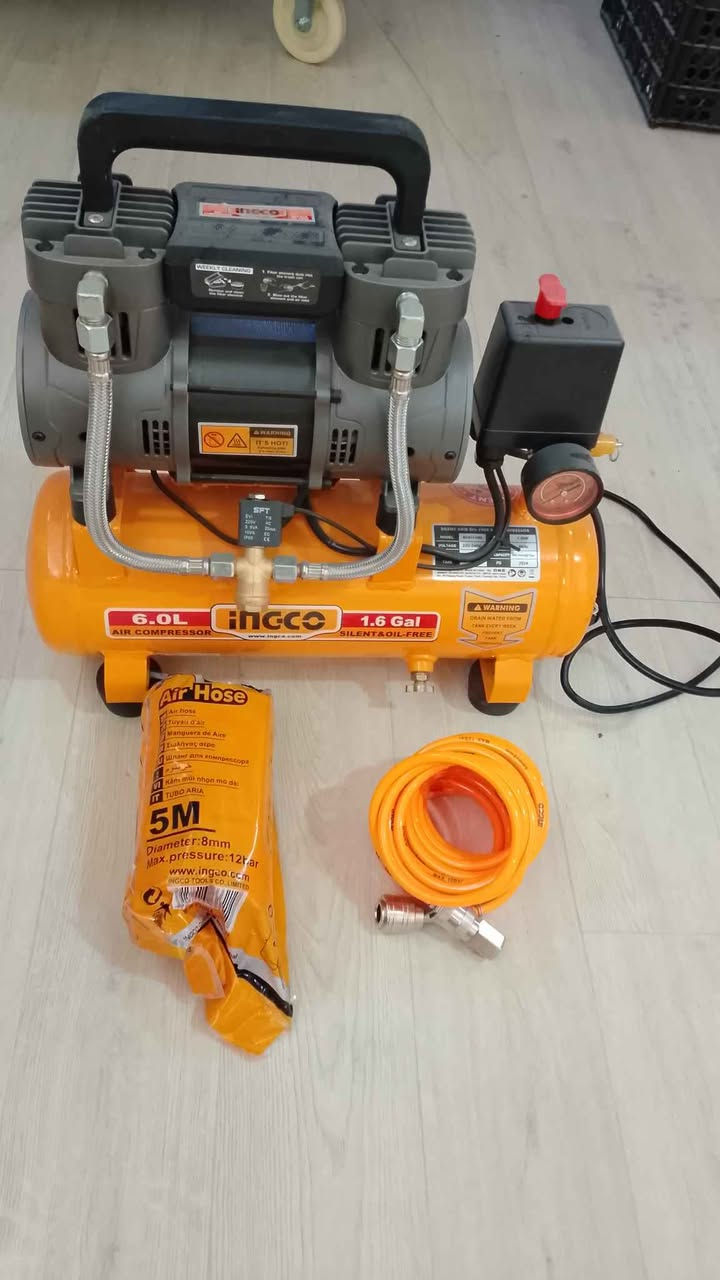 كمبريسر 6لتر كاتم للصوت جديد ما مستعمل سعر 95الف .مع صوندات.اربيل محلة هفالان. *********** أربيل, العراق
