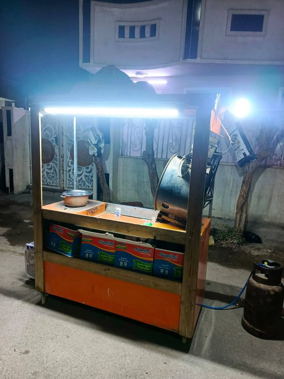 للبيع عربانة حب ،،وطباخ اضافي عنوان بغداد الدورة شارع 60 للستفسار 
***********
***********
