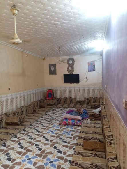 الدار للبيع التضحية شارع الملعب
المساحه 200م رقم معاملته كامله يحتوي الدار ثلاث 
غرف واستقبال ومطبخ  وصاله وصحيات 
الستفسار علا صاحب الدار ***********
السعر 80
