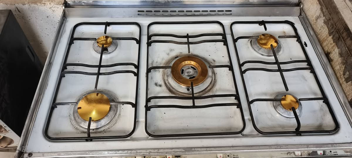 السلام عليكم طباخ كريازي. مصري باب الاول  نضافه فول شغال ع فحص. سعر300 بي مجال مكان فلوجه للاستفسار ***********
