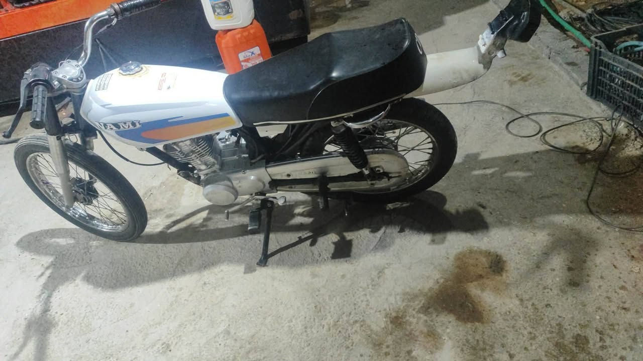 سلام عليكم دراجه لبيع
موديل 25 تعمير  شلعه وفصله فول 

التصوير ضالمه 

السعر 500  الشراي خاص او نتصل ***********

