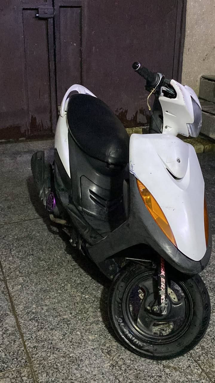 السلام عليكم
عدله للبيع كامله نكره سلف كهربائيات كلها شغاله
مكينه خير منالله شلعه ومعدل
 بيها كلج خلفي رياضي اصلي ودبل خلفي اصلي
نقصها بس ترايش ب550 وبيها مجال بسيط
بغداد حي اور قرب التقاطع الفلسطيني
‏‭0773 480 2672‬
