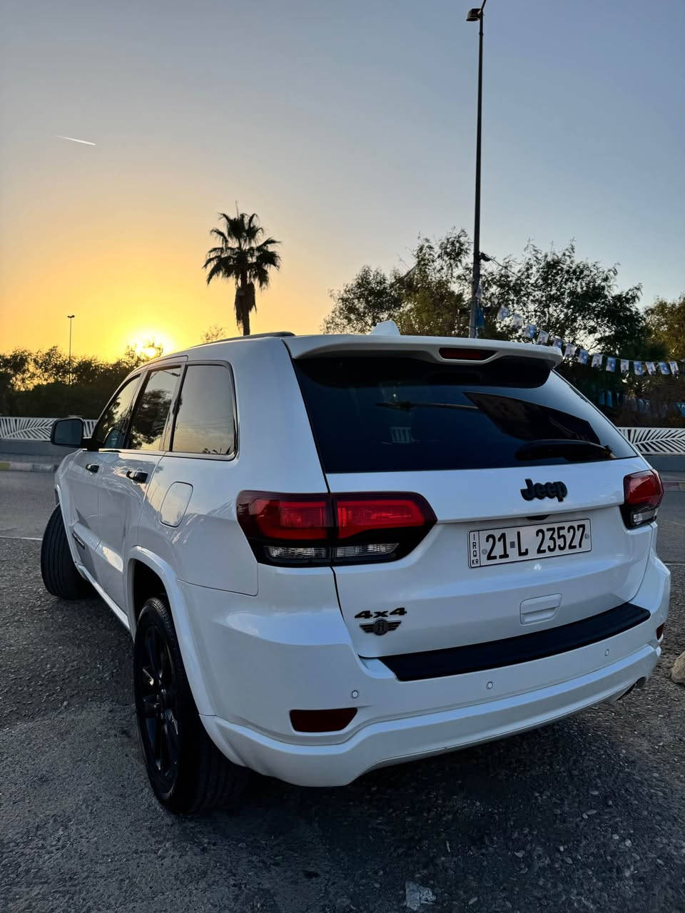 جيب بلاك توب موديل 2019 مواصفات بلاك توب معروفه بيها نص جاملغ صبغ فقط ضررها من امريكا وهنا صار بيها تعديل شبر فقط مع كارت تكحيل سيارة جديدة وعليها ادامه كاملة من كل نواحي باسمي وصور السونار مرفق مع الصور 
مكان السياره/ كركوك
للأستفسار/ *********** كركوك, العراق
