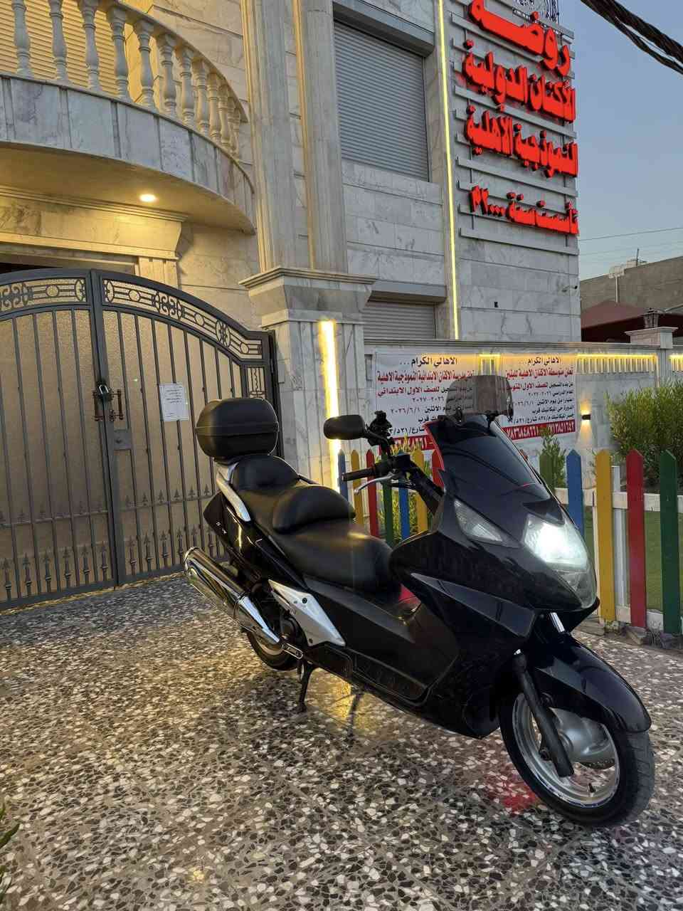 السلام عليكم للبيع سلفر ونج مكينه 400مكفوله كفاله عامه 
جامه قطعتين جنطه بلاديه مري بلادي نيكلات بلاديه كهربائيات كامله لايت زنون 
ماشيه 37الف فقط منفيس أوراق معرض موجوده 
ملاحضه مكينه شلعه ومعدل خرسه مكفوله قوه وعزم ممتاز 
للراغب للشراء السعر مليونين و450 ألف  وبالعافيه عل ياخذها مكاني بغداد الدوره شارع 60 ☎️***********
