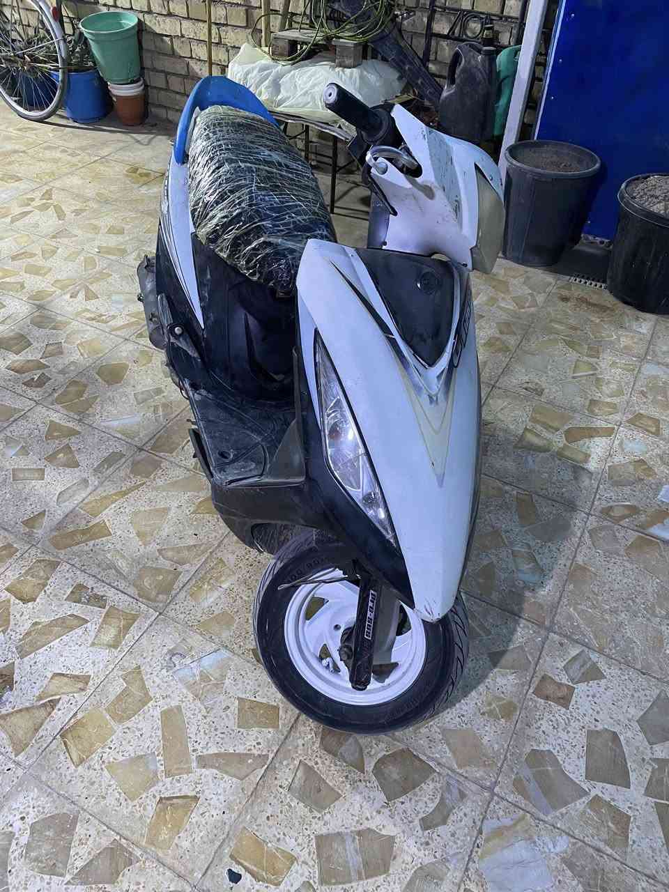 سلام عليكم للبيع سيام جي تي  دراجه حلوه شلعته معدله كهربائياته شغاله كله بس نقص باتري و شوته و قبق بنكه  أبيع كوم حديد 200 الف  متواجد ع نت هاذ رقمي بي واتساب *********** بغداد زعفرانيه
